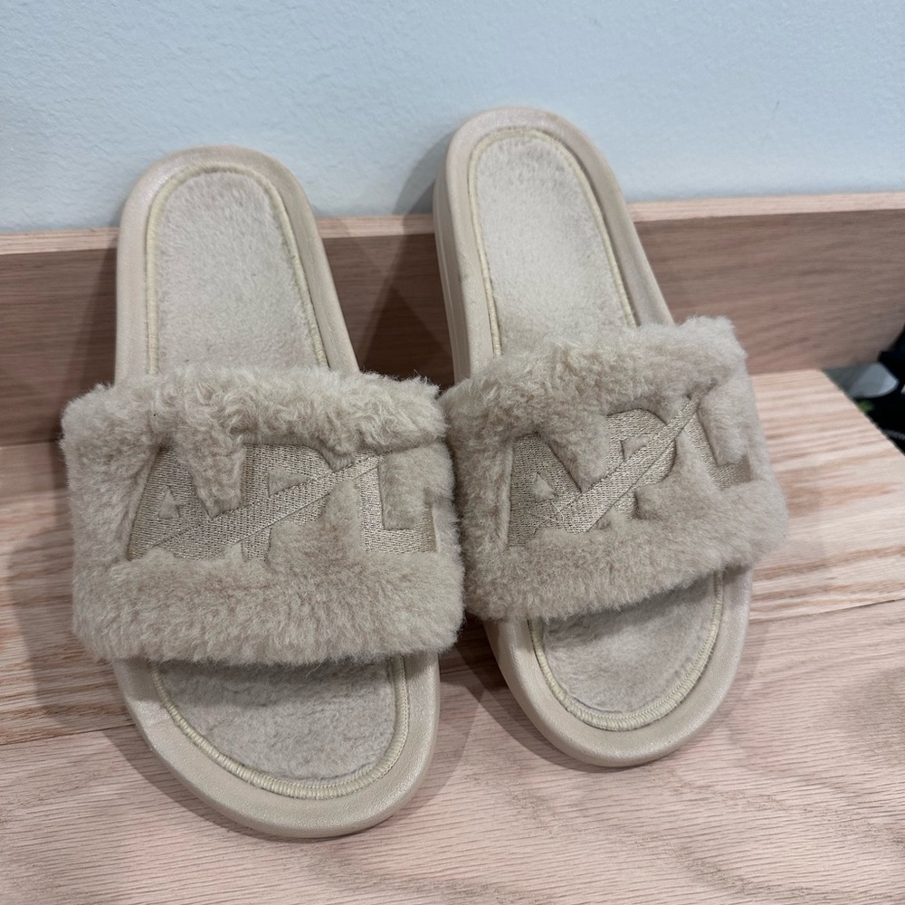 APL Women's Beige Furry Slippers